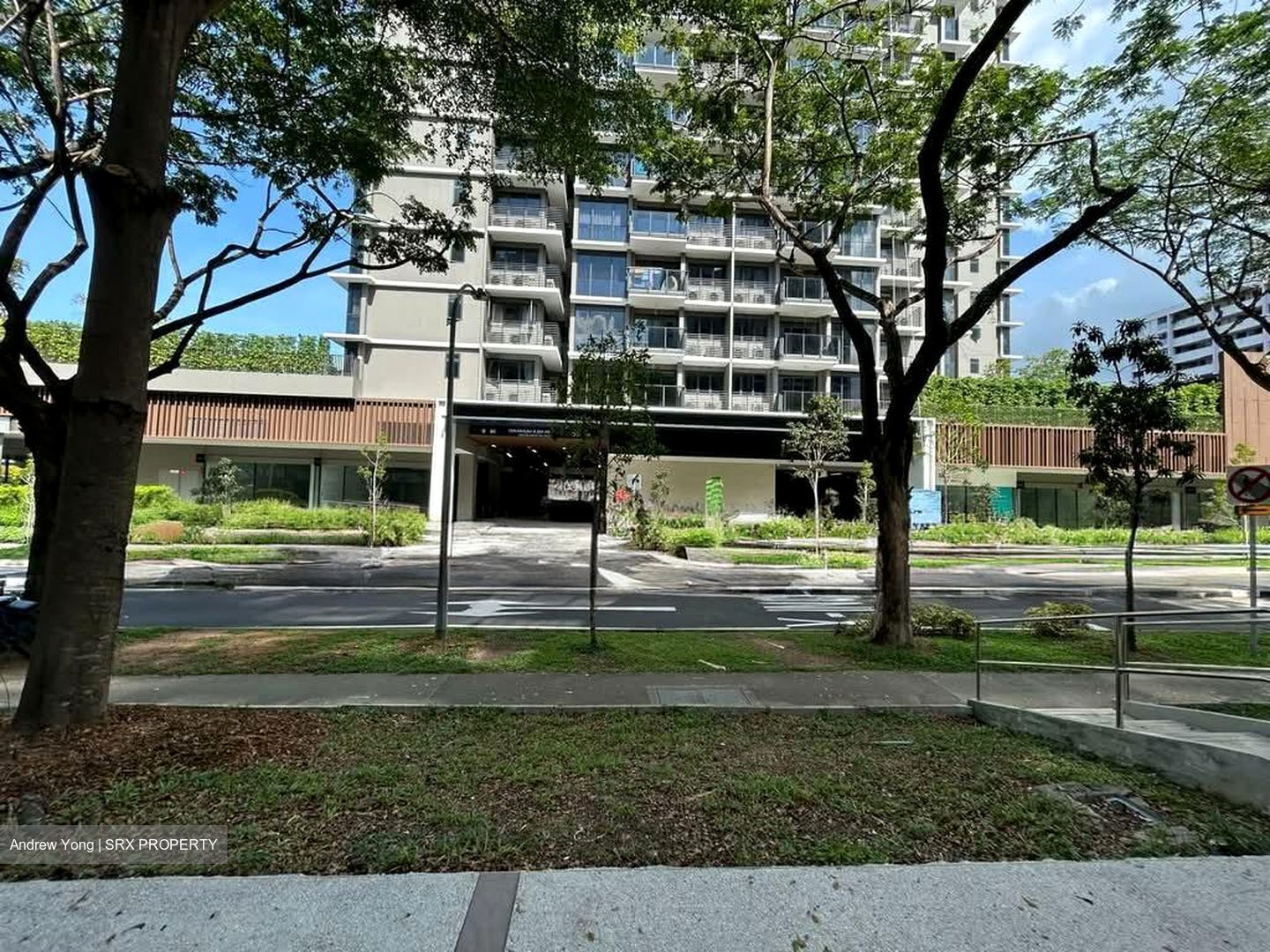 Bedok Central (D16), Shop House #556563831